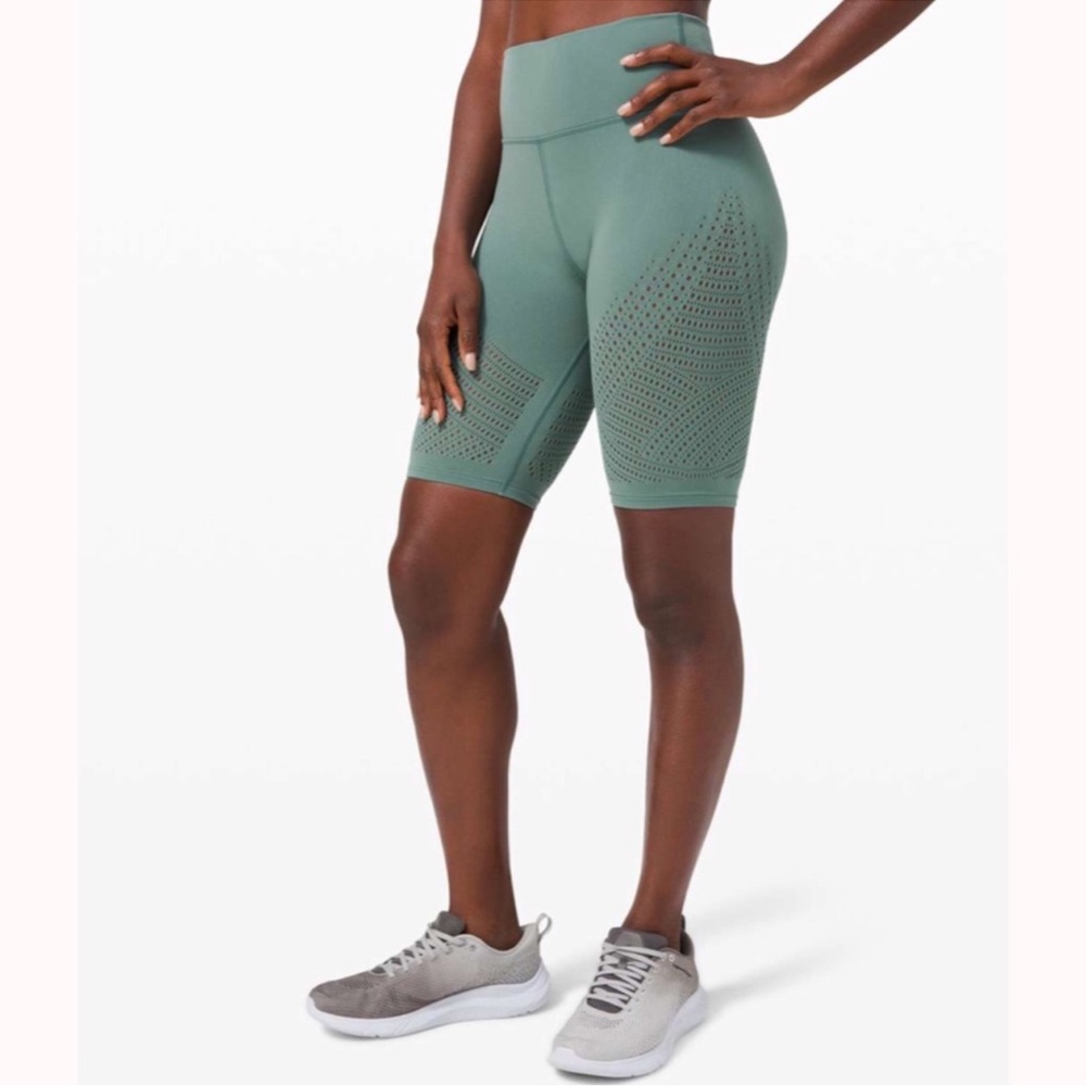 Lululemon Reveal Short Digital Rain in Tidewater Teal Size 6 Yoga High Rise